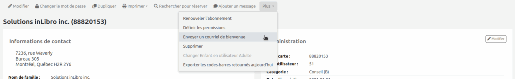 Dans le dossier de l'utilisateur à l'interface professionnelle, le menu Plus est déroulé et le curseur de la souris est sur l'option Envoyer un courriel de bienvenue
